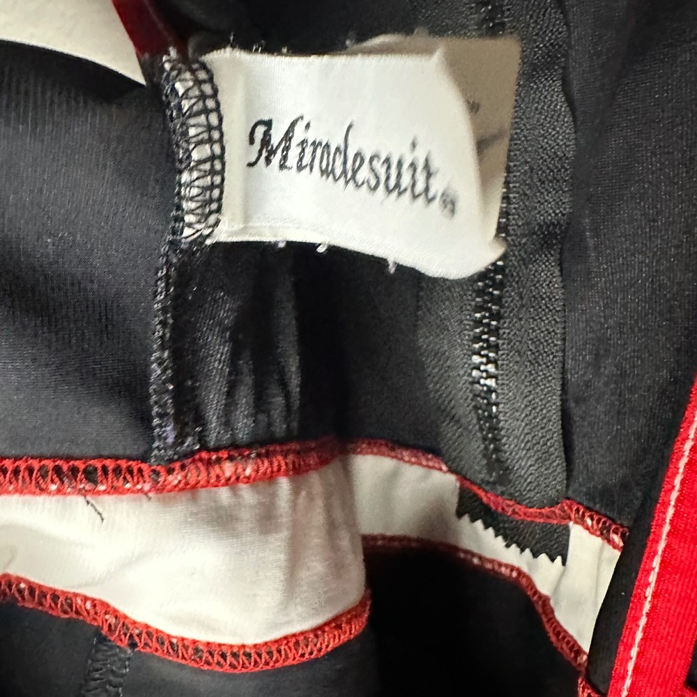 Miraclesuit Black Red White Stripe Zipper Front Halter One Piece Swimsuit Sz 16 - Picture 4 of 6